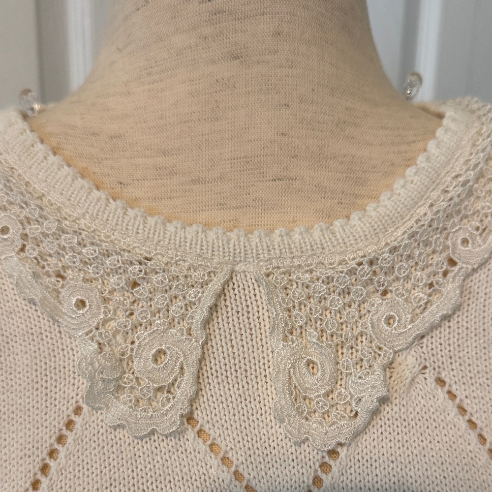 Vintage Knits by Nilani Cream Sweater with Lace Detail Sz M - Picture 7 of 7